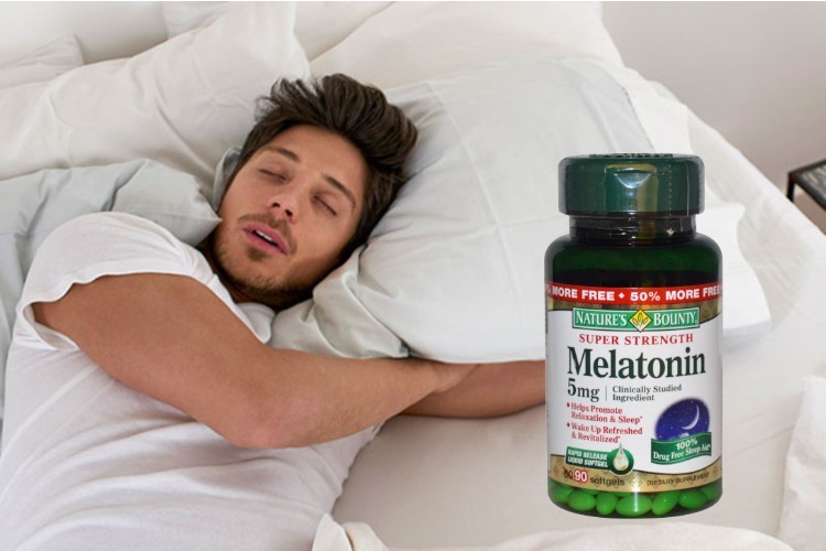 dùng Melatonin trước khi đi ngủ