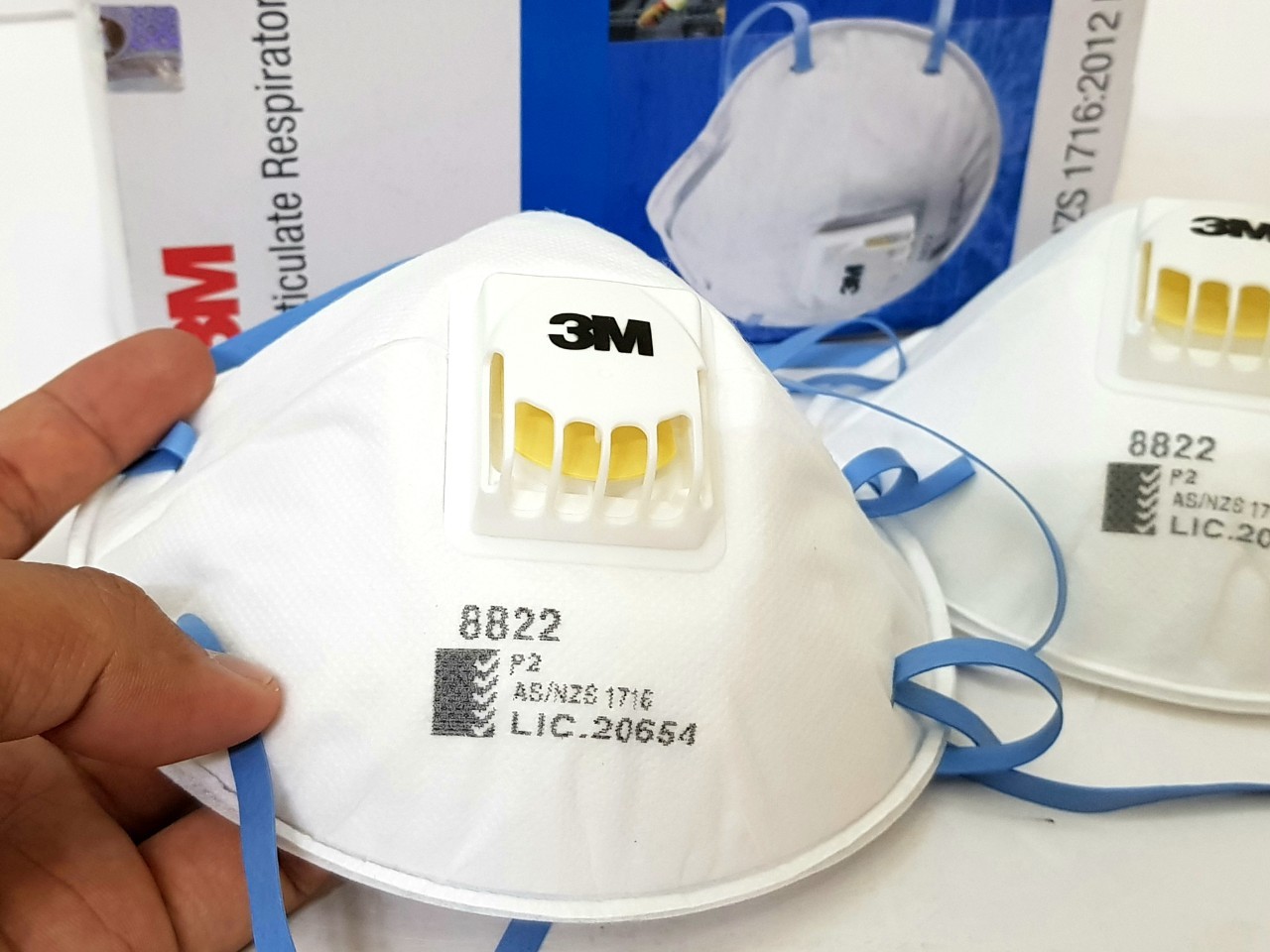 Dùng khẩu trang N95