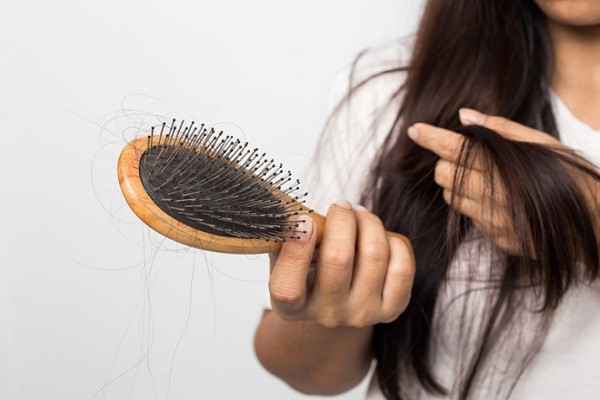 cách trị rụng tóc sau sinh, cách trị rụng tóc sau sinh tại nhà, cách chữa rụng tóc sau sinh tại nhà, cách trị tóc rụng sau sinh, cách điều trị tóc rụng sau sinh tại nhà