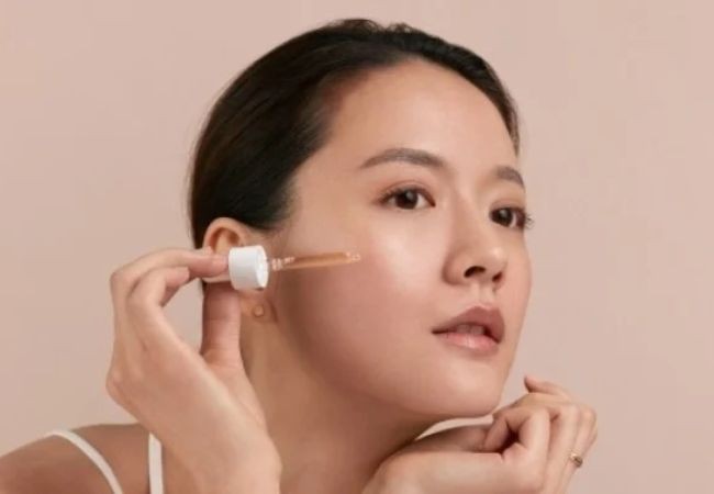 Cách sử dụng serum trị mụn trắng da
